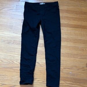 EUC Levi's Classic Black girls  Legging.  Size 14.